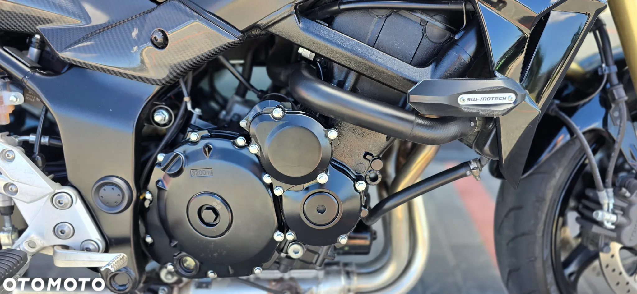 Suzuki GSR - 41