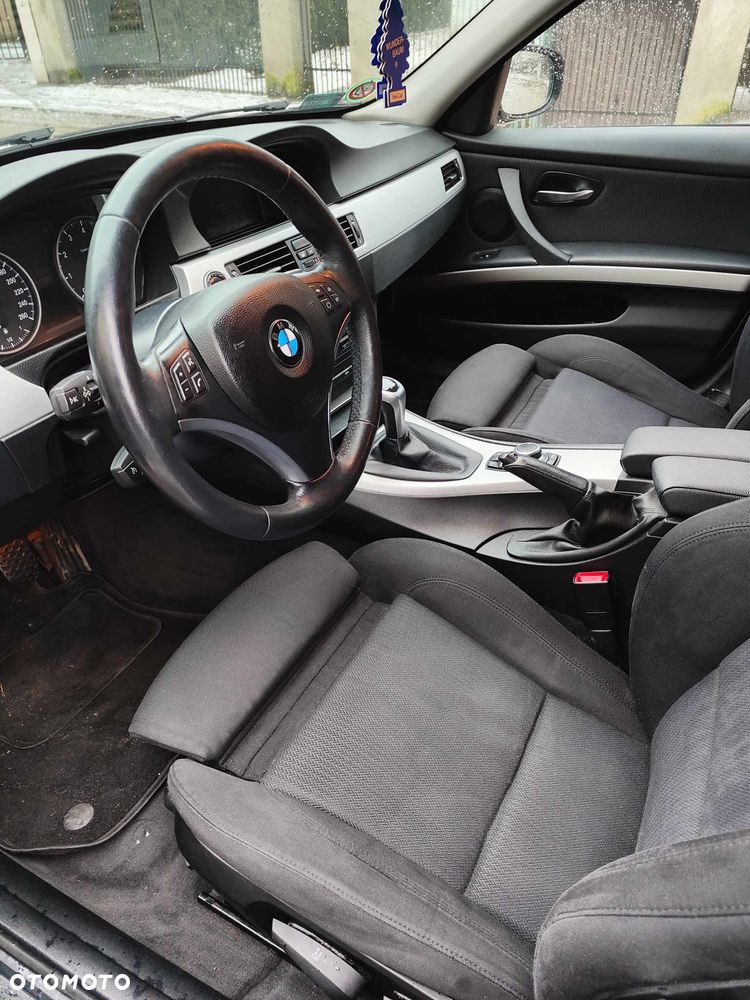 BMW Seria 3 320i - 17