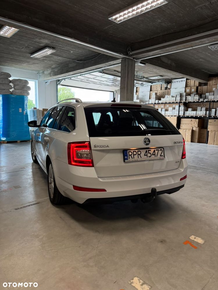 Skoda Octavia 2.0 TDI RS DSG - 2