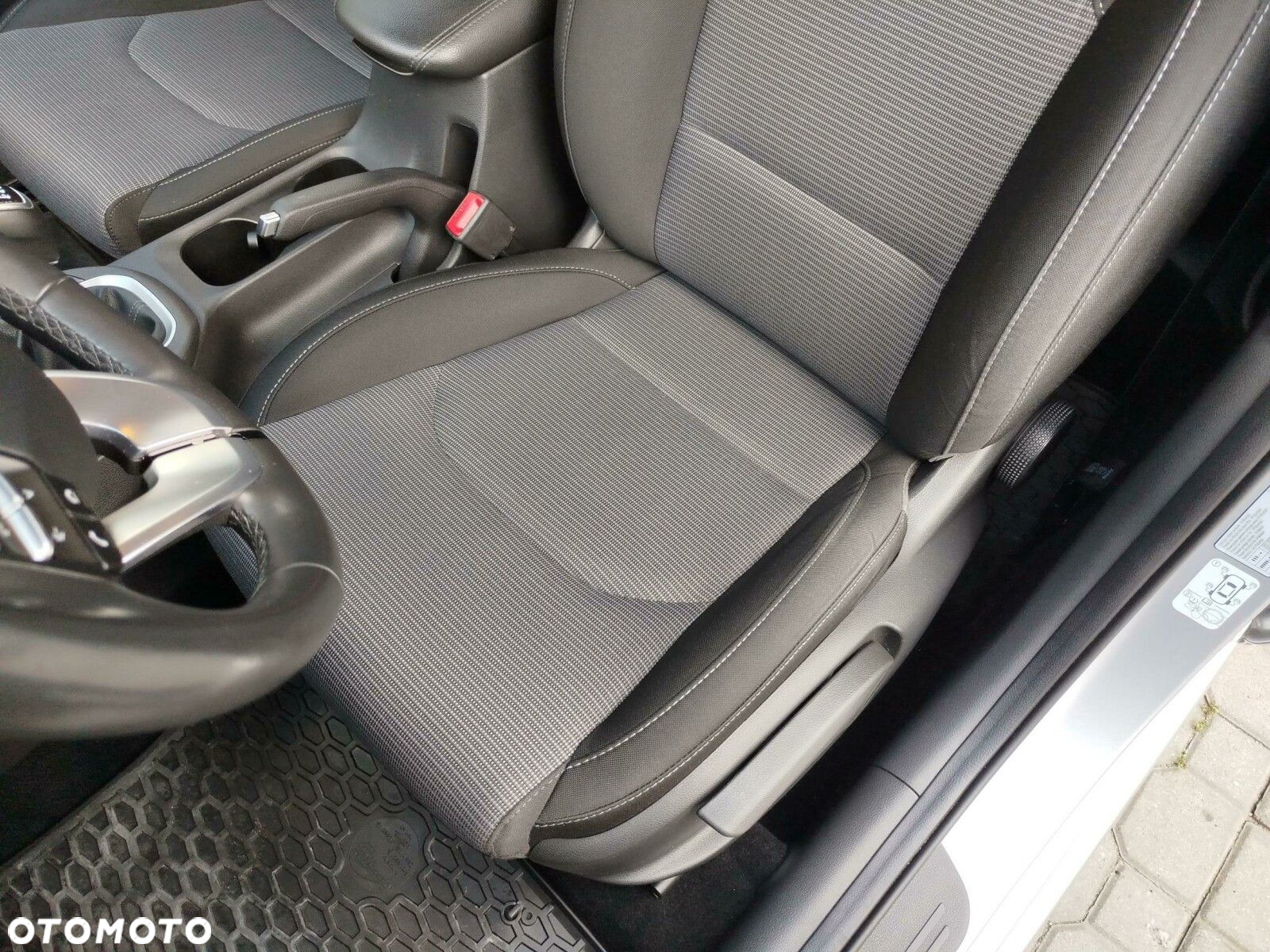 Hyundai i30 1.5 DPI Classic + - 12