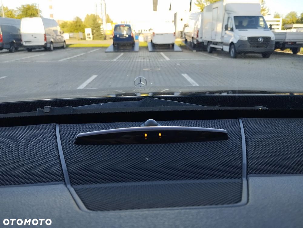 Mercedes-Benz Klasa E 250 CGI BlueEffICIENCY Avantgarde - 36