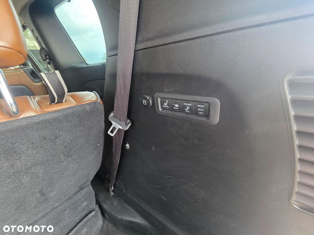Chrysler Pacifica - 16