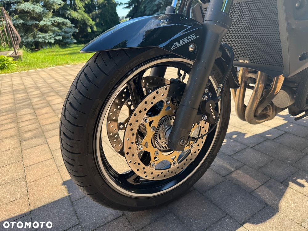Suzuki GSR - 21