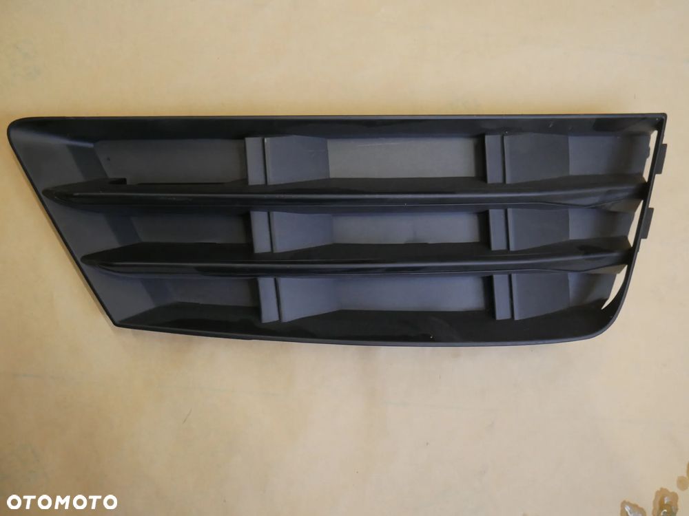 KRATKA ZDERZAKA ATRAPA BOCZNA PRAWA AUDI A4 B9 8WD807682 - 1