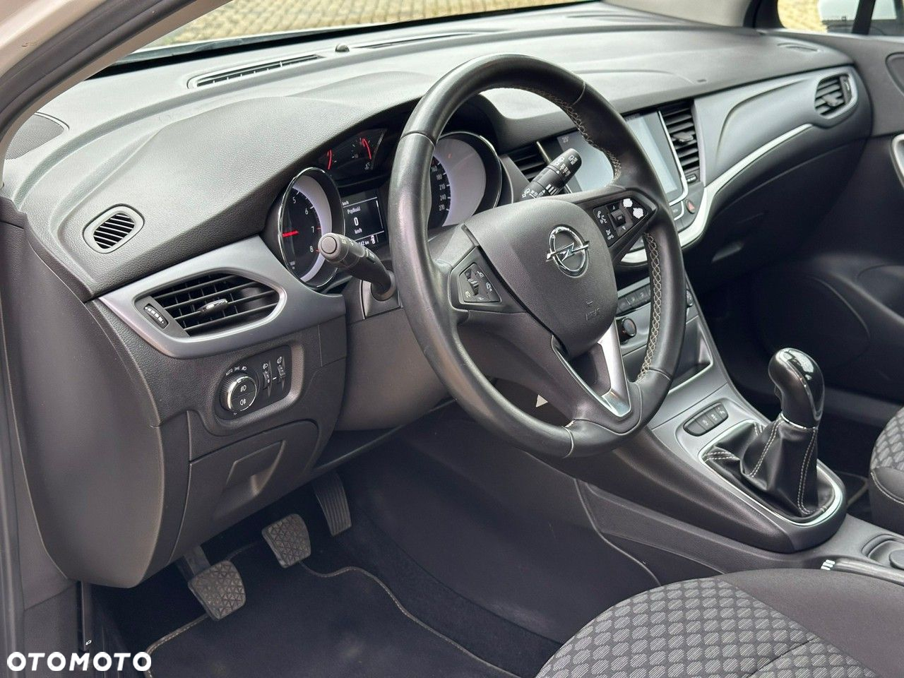 Opel Astra 1.4 Turbo Business - 17