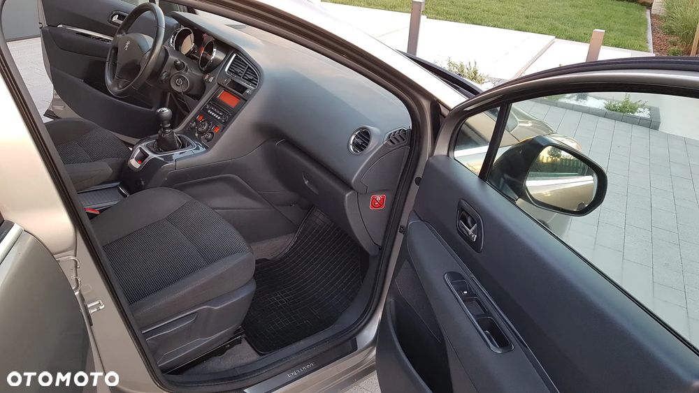 Peugeot 5008 HDI 115 Allure - 23