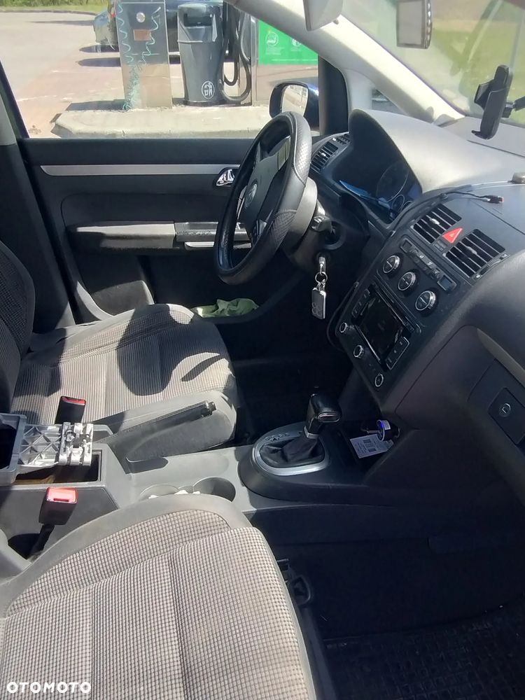 Volkswagen Touran 2.0 TDI Trendline DSG - 11
