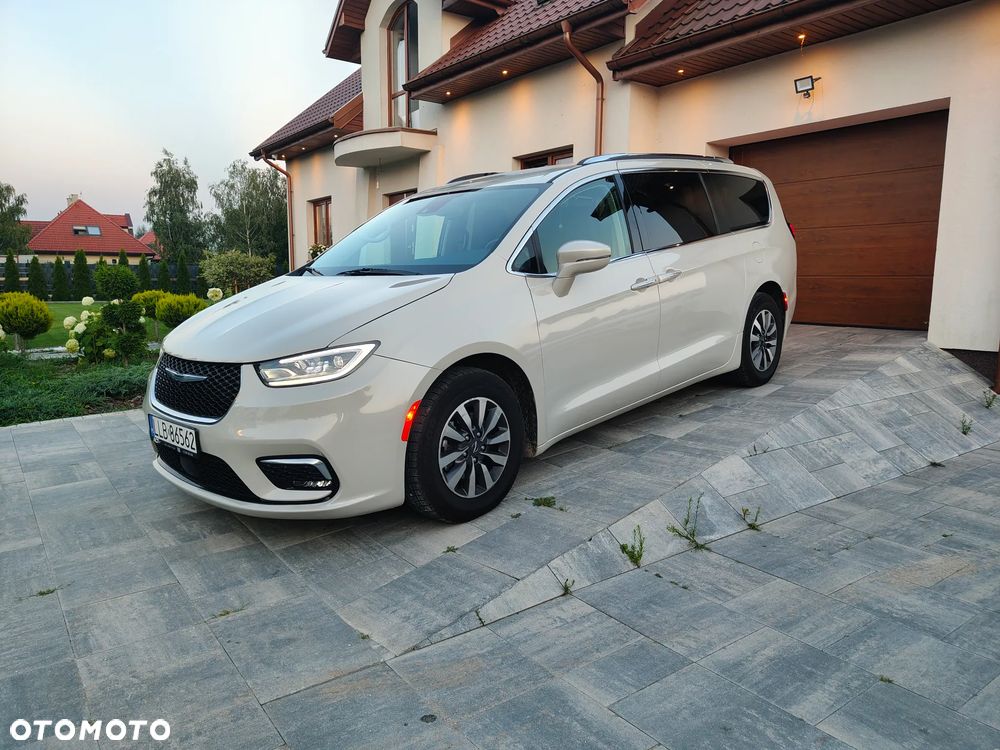Chrysler Pacifica - 1