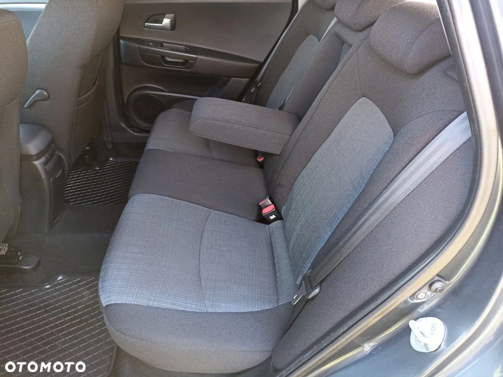Kia Ceed - 36