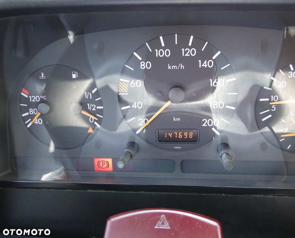 Mercedes-Benz Sprinter 208 - 11