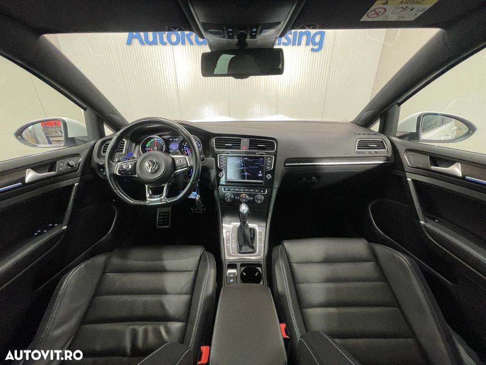 Volkswagen Golf - 8