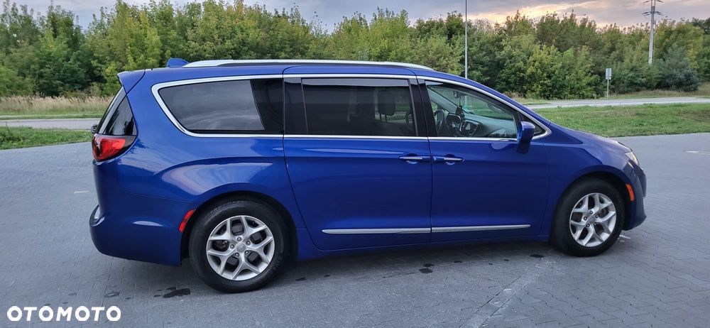 Chrysler Pacifica - 2
