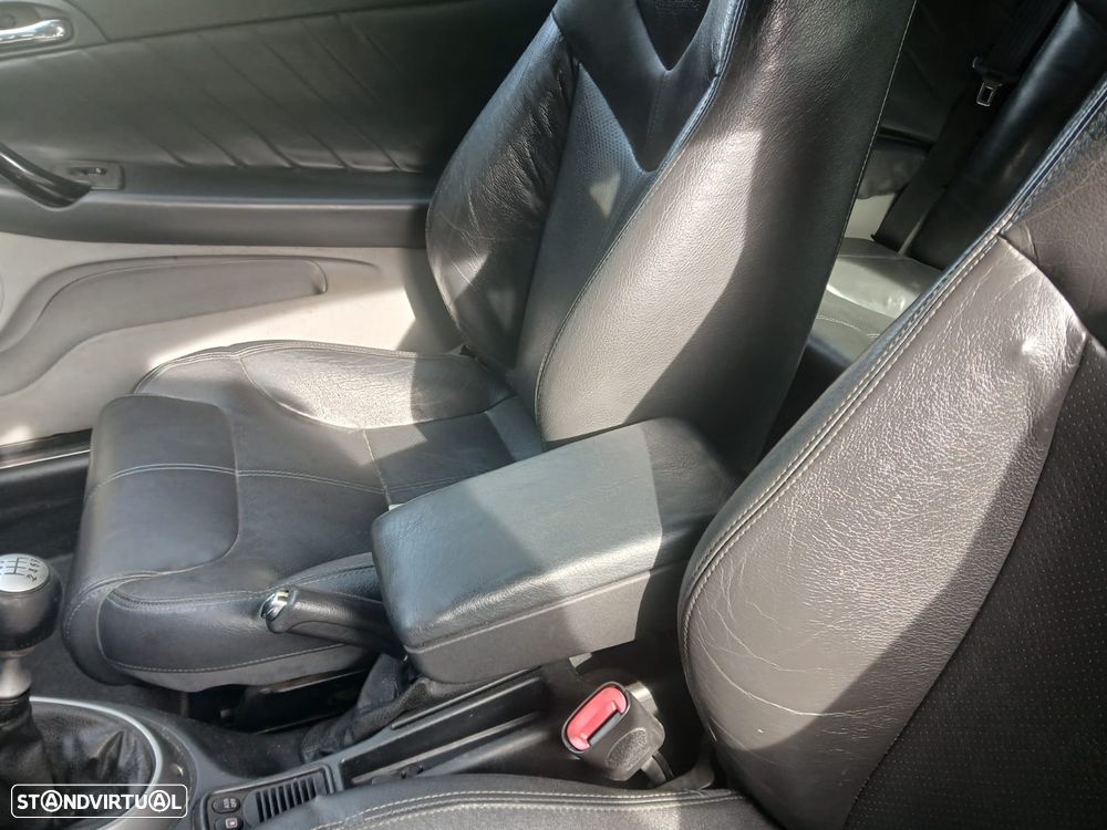 Alfa Romeo GT 1.9 JTD M-JET - 12