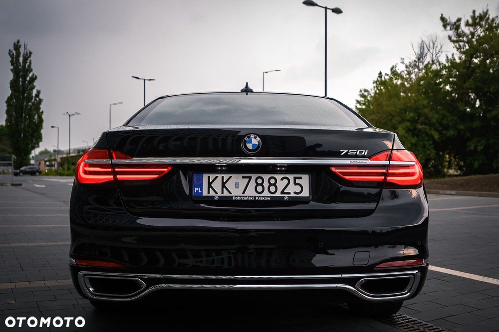 BMW Seria 7 750i - 7