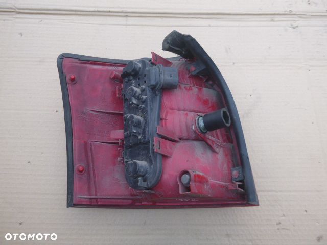 LAMPA PRAWY TYŁ PRAWA TYLNA AUDI A4 B6 KOMBI - 7