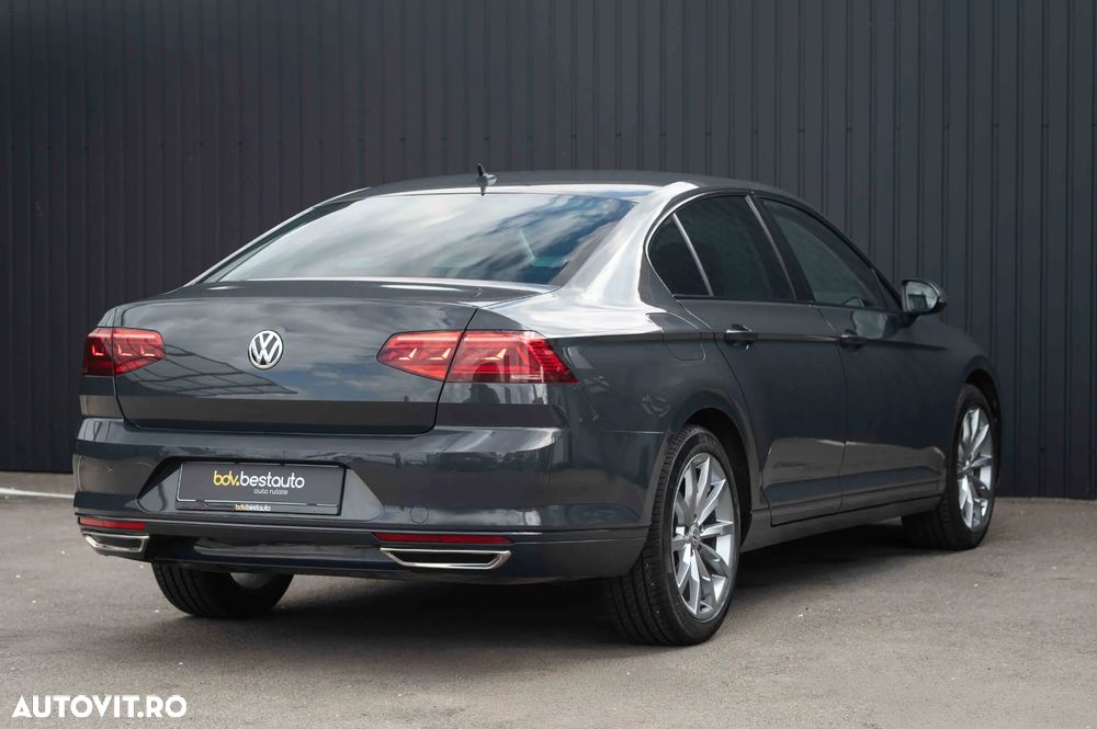 Volkswagen Passat 2.0 TDI DSG Highline - 19