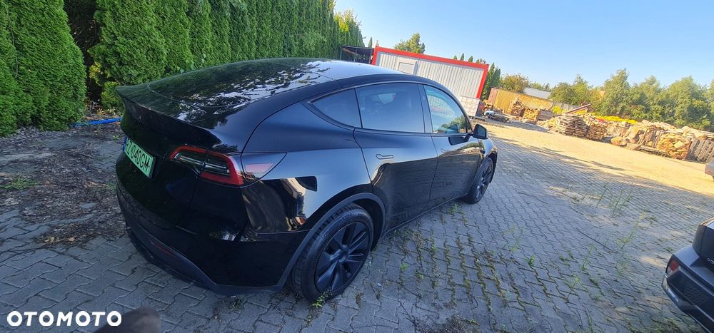 Tesla Model Y Long Range AWD - 2