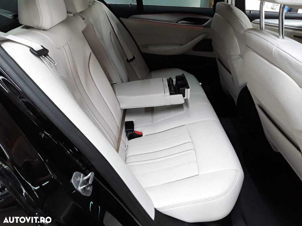 BMW Seria 5 520i Aut. Luxury Line - 9