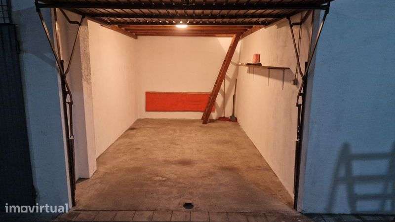 Garagem para arrendar alugar - Grande imagem: 4/8
