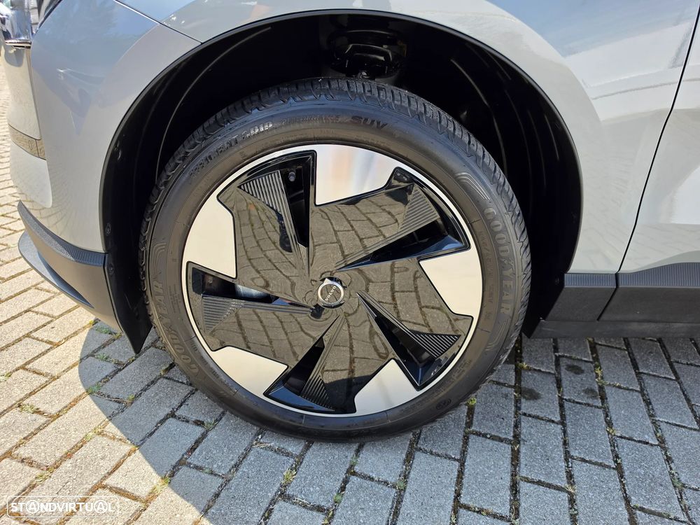 Volvo EX30 Single Motor Extended Range RWD Plus - 5