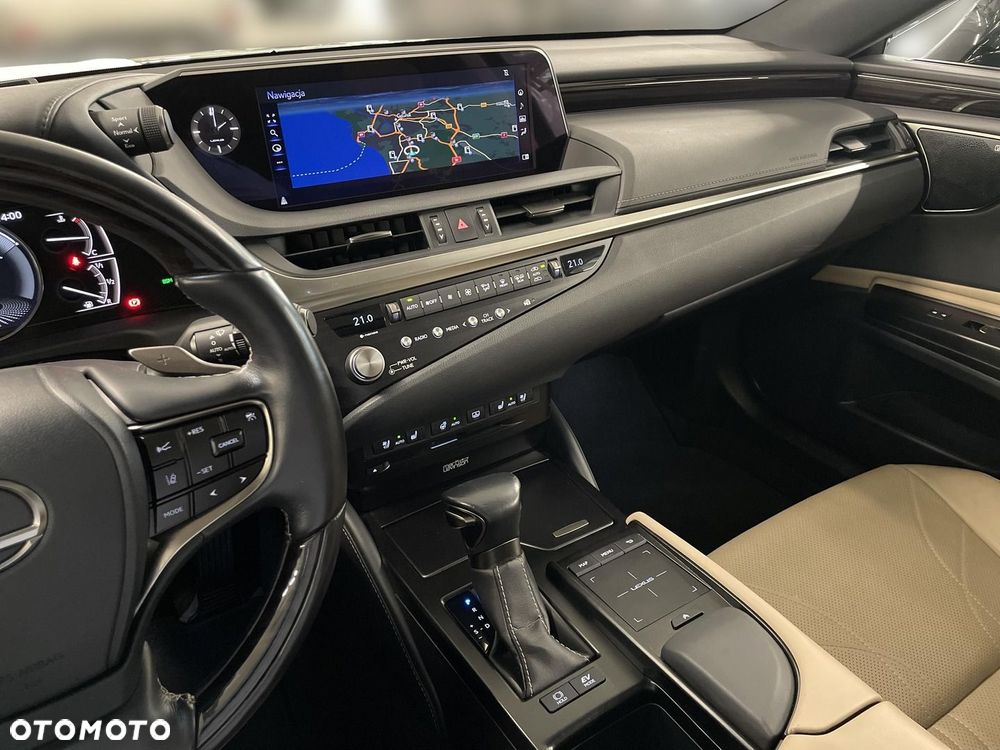 Lexus ES 300h Omotenashi - 27