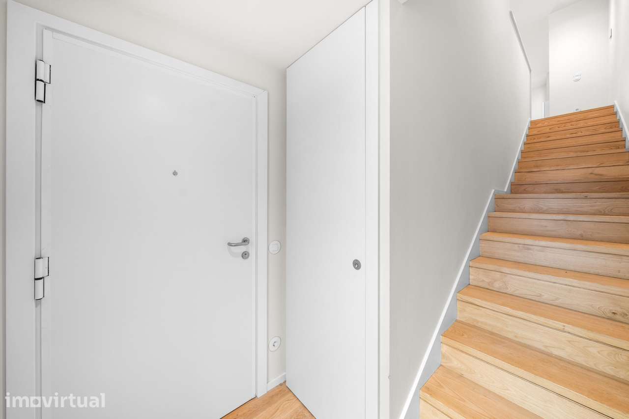 Apartamento T3 em Prédio de Requinte no Porto! - Grande imagem: 2/46