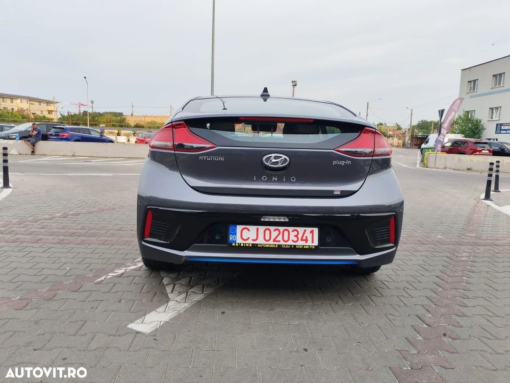 Hyundai IONIQ - 10