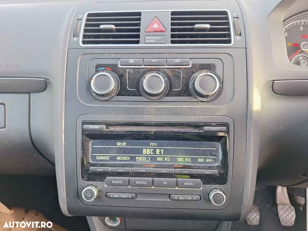 Far Dreapta Volkswagen Touran 2013 Monovolum Auriu - 6