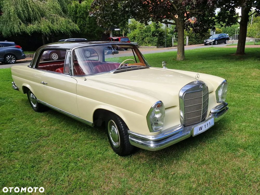 Mercedes-Benz W111 - 1