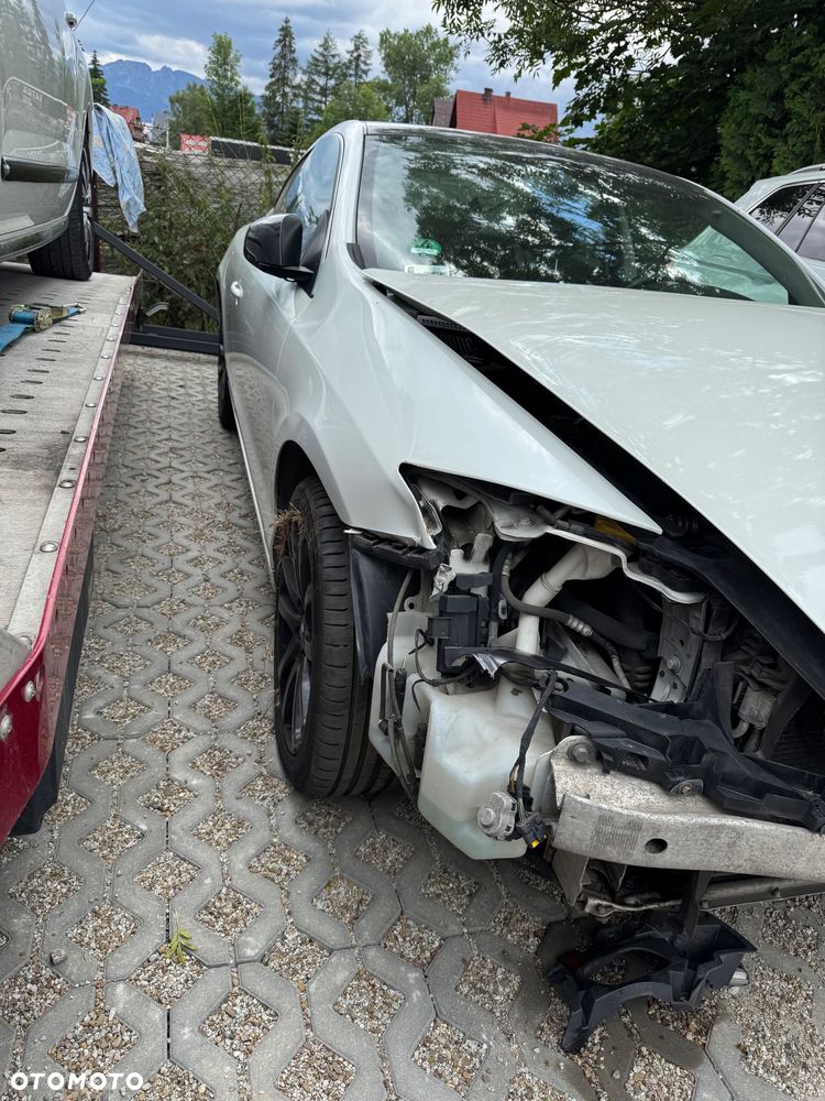 Renault Laguna ver-2-0-dci-monaco-gp2 - 2