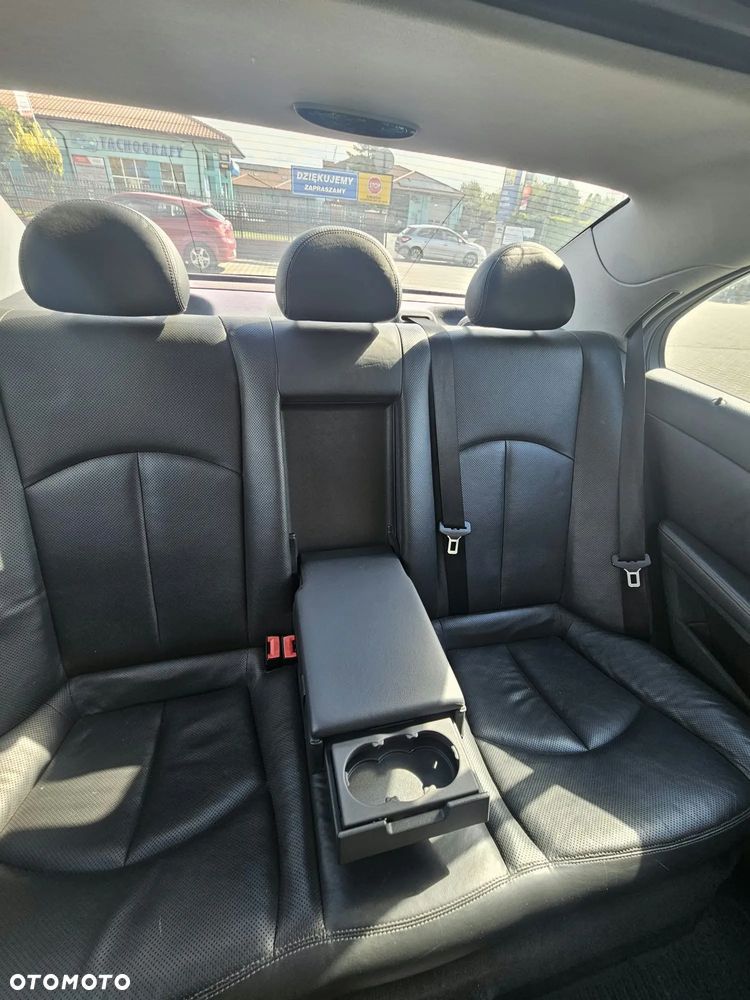 Mercedes-Benz Klasa E 500 4-Matic Avantgarde - 29