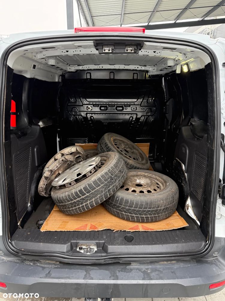 Ford Transit Courier - 11