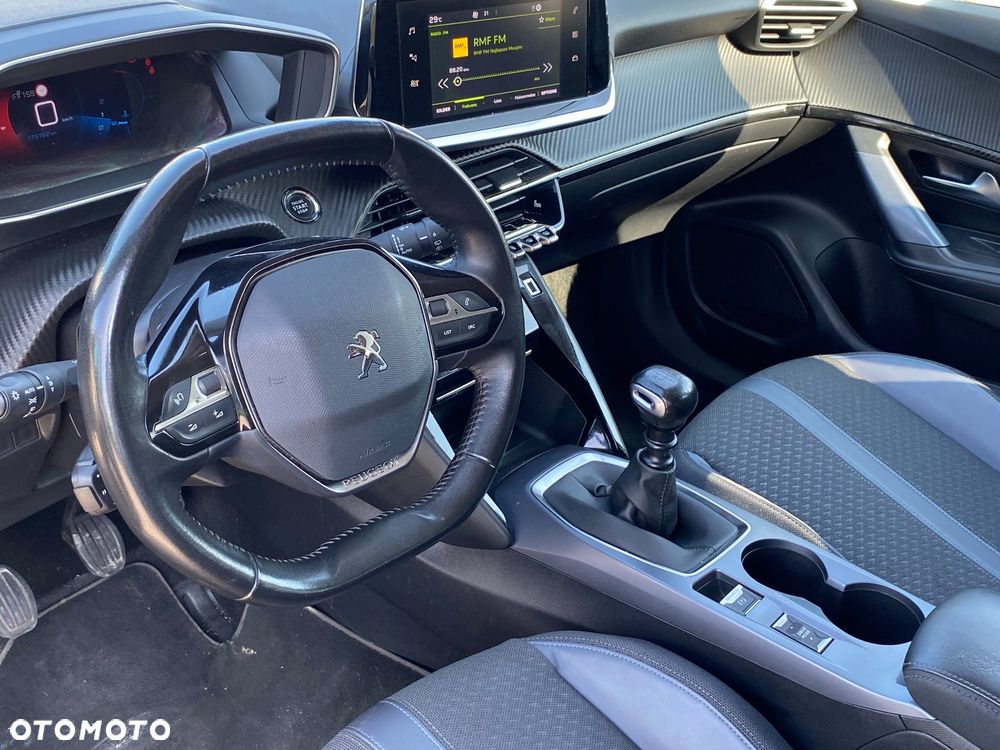 Peugeot 2008 1.5 BlueHDi Allure S&S - 23