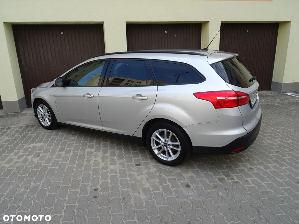 Ford Focus SW 1.6 TDCi DPF SYNC Edition - 18