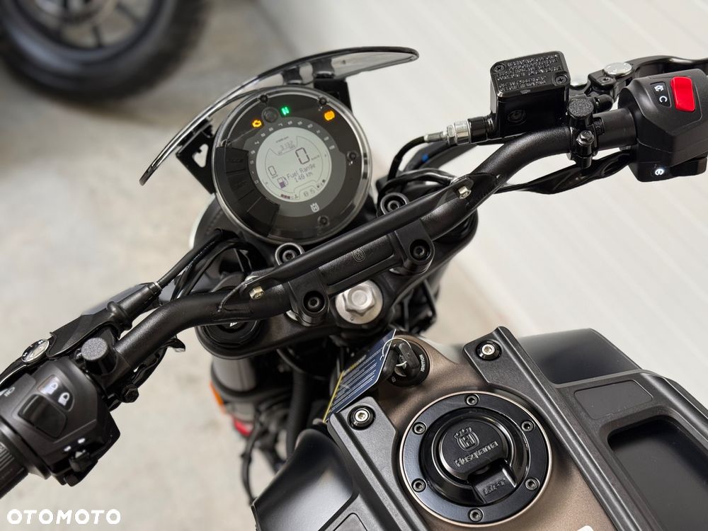 Husqvarna Svartpilen - 28
