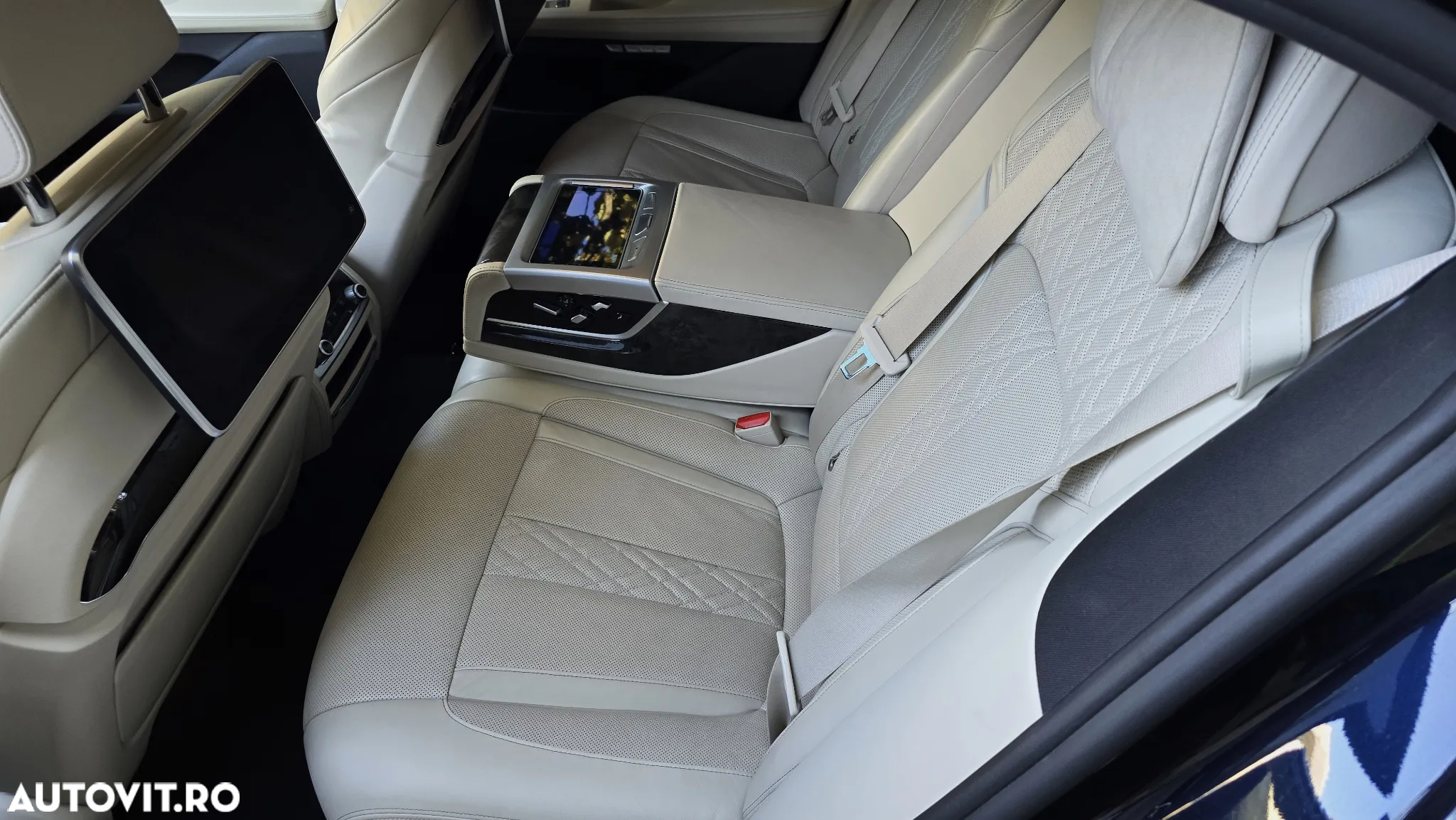 BMW Seria 7 740d xDrive - 28