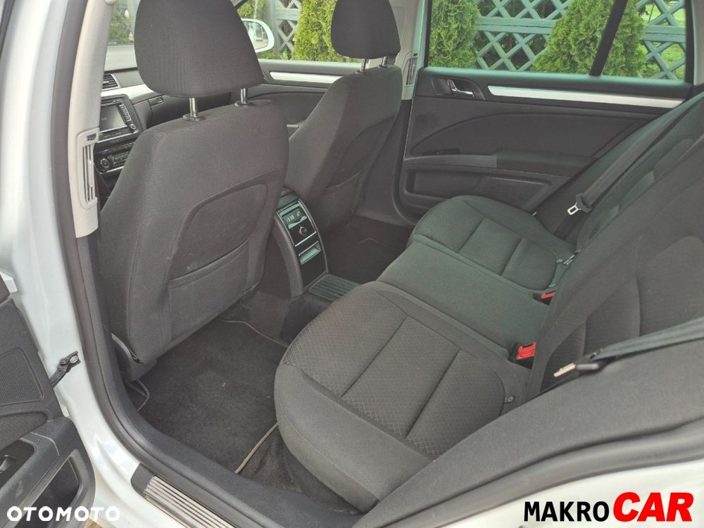 Skoda Superb 2.0 TDI DSG Ambition - 8