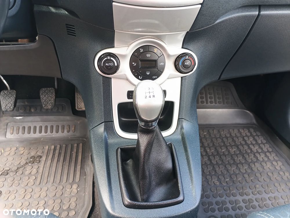 Ford Fiesta 1.25 Titanium EU5 - 6
