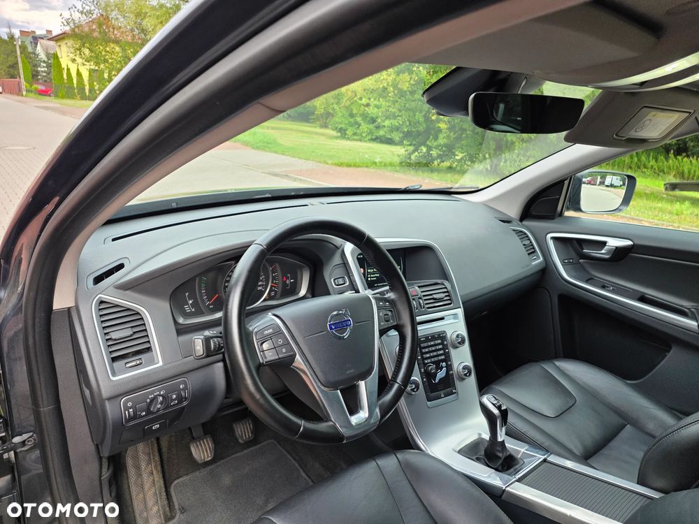 Volvo XC 60 D3 Drive-E Momentum - 4