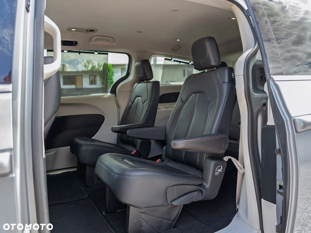 Chrysler Pacifica - 17