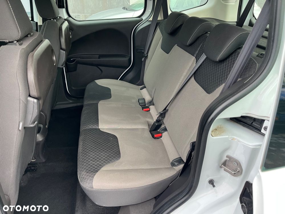 Ford Tourneo Courier - 11