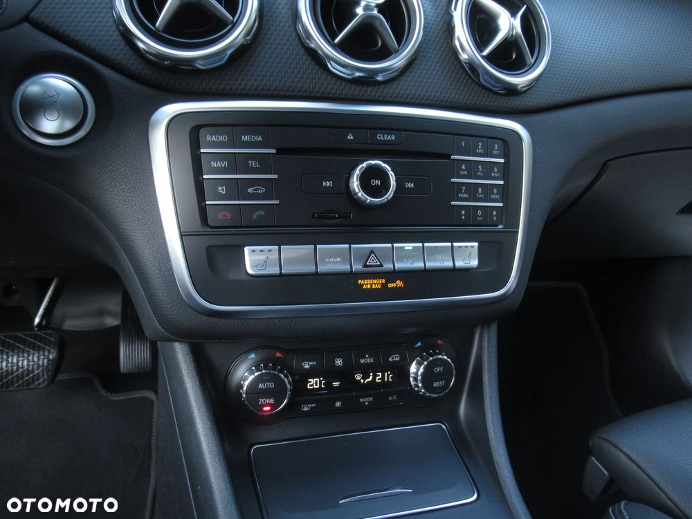 Mercedes-Benz GLA 200 7G-DCT Style - 18