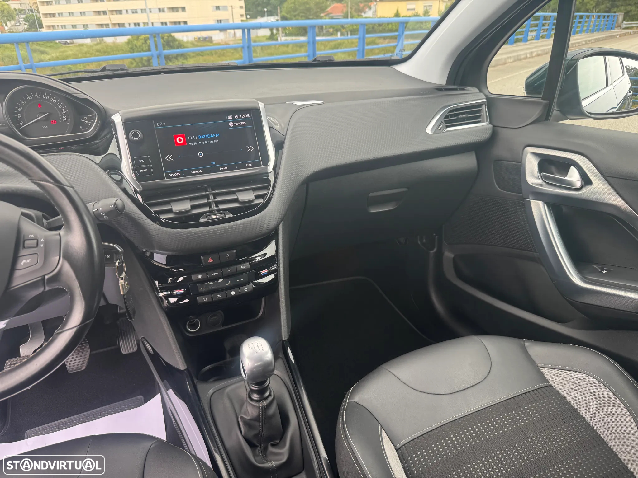 Peugeot 2008 1.2 PureTech Allure - 16