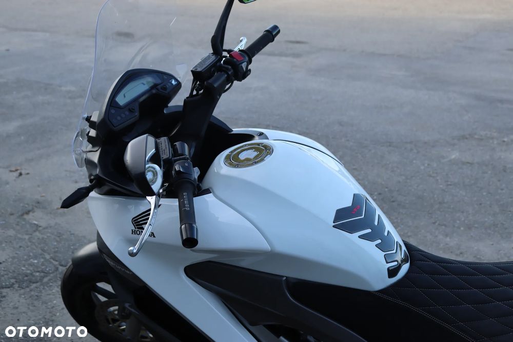 Honda VFR - 16