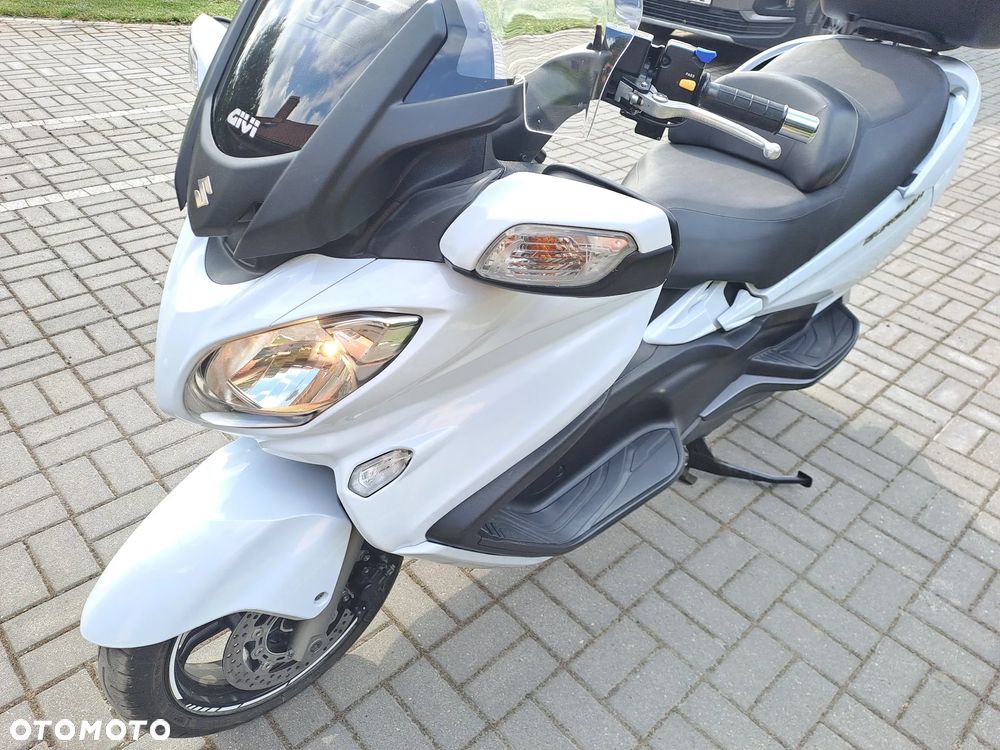 Suzuki Burgman - 13