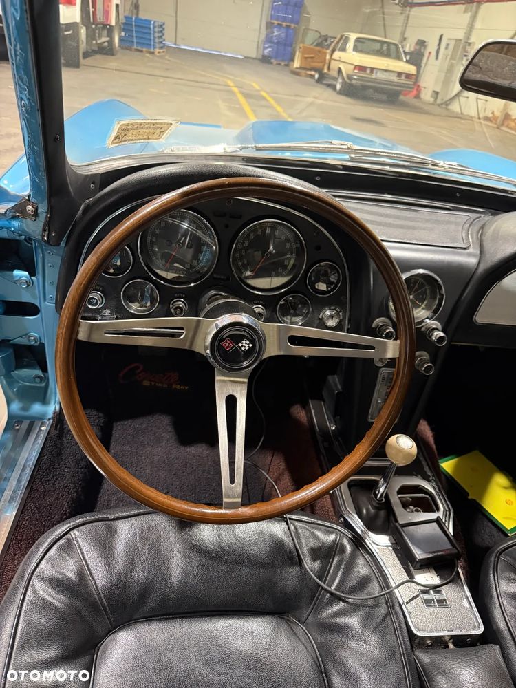 Chevrolet Corvette - 10