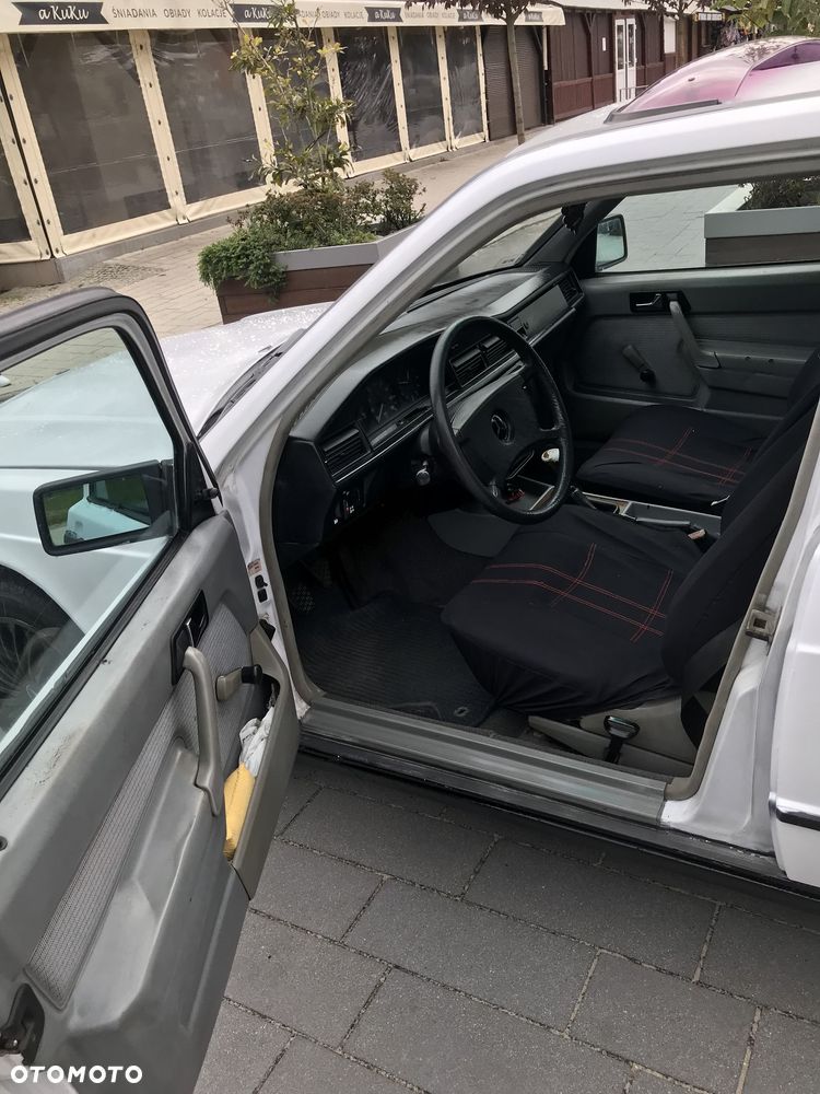 Mercedes-Benz W201 (190) - 4