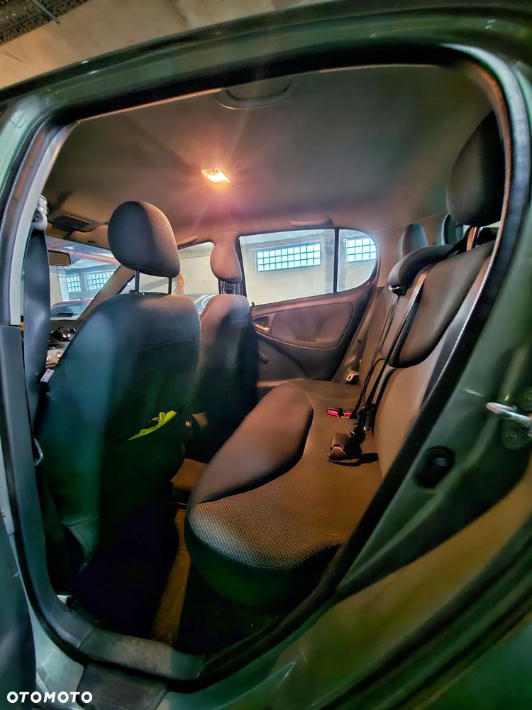 Toyota Yaris 1.3 Terra - 9