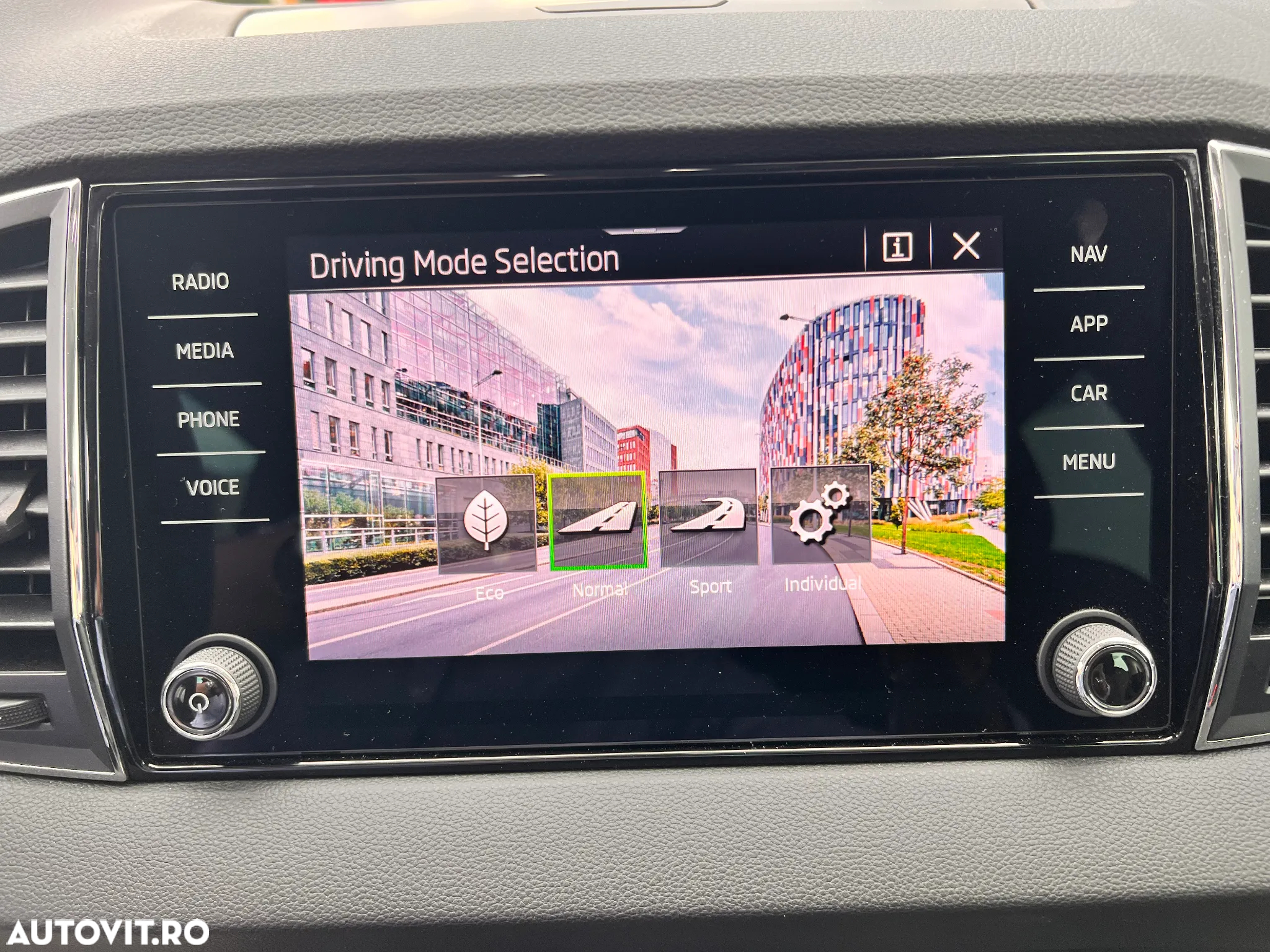 Skoda Karoq 1.5 TSI DSG Style - 26