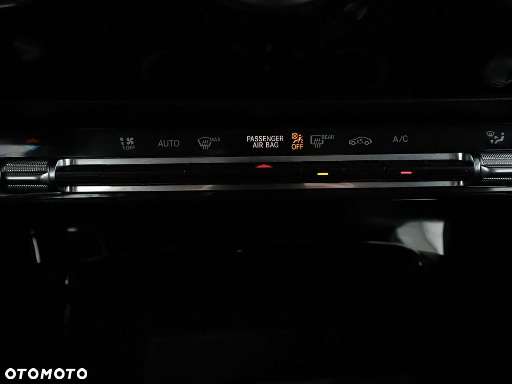 Mercedes-Benz CLA 200 d Progressive 8G-DCT - 29